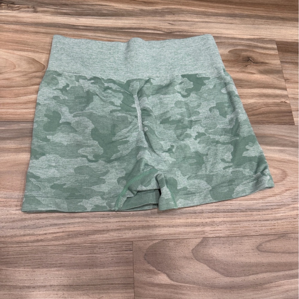 Seamless Camo High-Waist Short - Sage Green